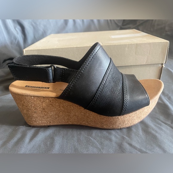 BRAND NEW. Never worn!! Clarks Annadel Janis wedge sandal. Size 12 wide - Picture 2 of 4